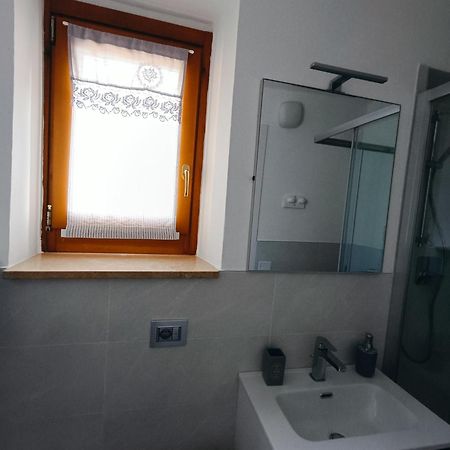 Casa Lisetta, 3-Room Apartment With Lake View Torri Del Benaco Exterior photo